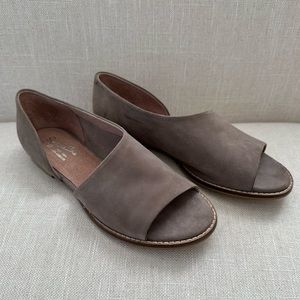 Seychelles Passport Sandal, NIB